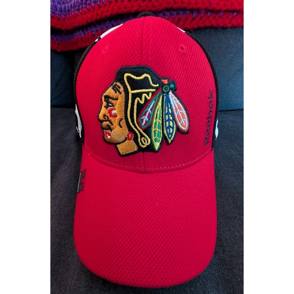 Reebok Center Ice NHL Hockey Black Hawks Flex Sports Hat Cap Size S/M Adult EUC